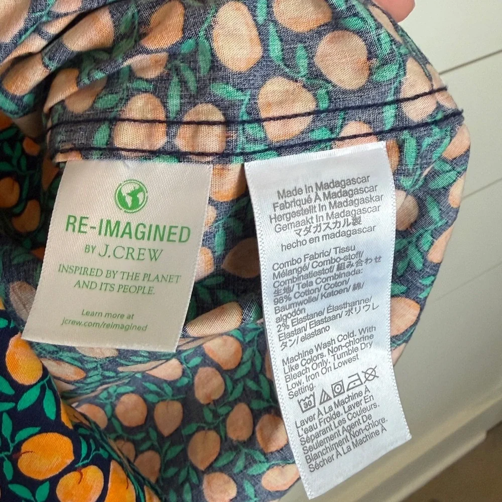 J. Crew Short-Sleeve Button-Down Shirt in Green with Peach Fruit Print Slim Sm